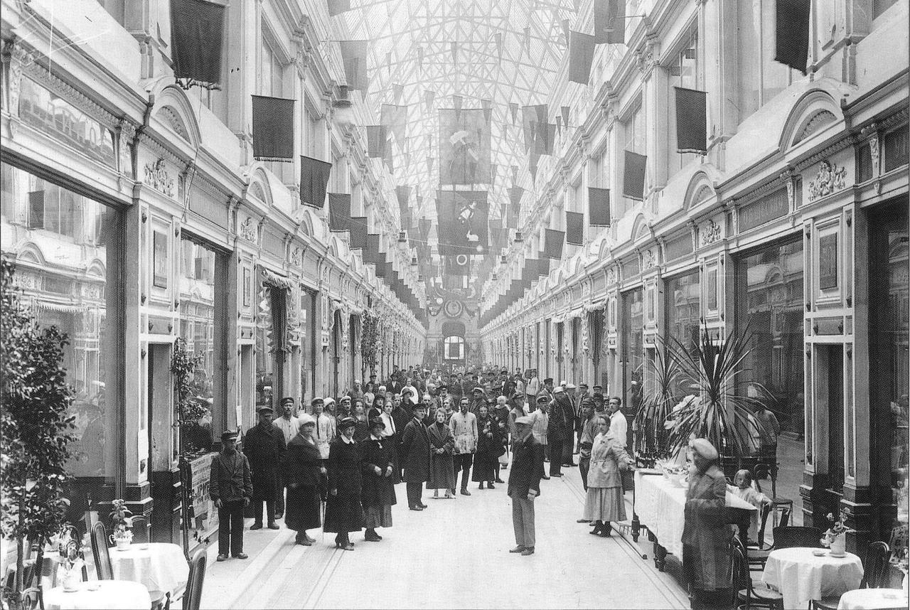 Passage (a high end department store in St Petersburg), 1924