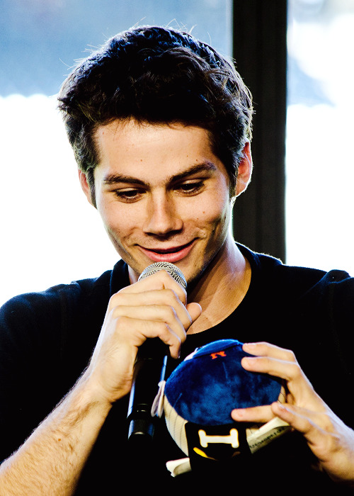 dylan-source:Dylan O'Brien attends the Nerd HQ Maze Runner panel...