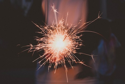 colorogasm:sparkler at nightPhoto by Karina Carvalho 