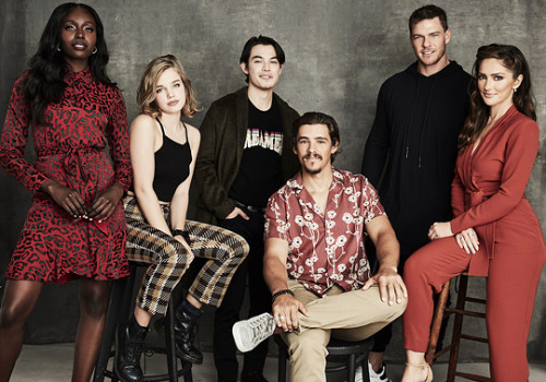 The cast of Titans pose for a TV Insider portrait at NYCC.