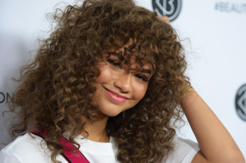 neverfarbehind: Zendaya Coleman Hair Appreciation Post...