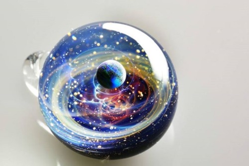 mymodernmet:Spectacular “Space Glass” Pendants Let You Hold...