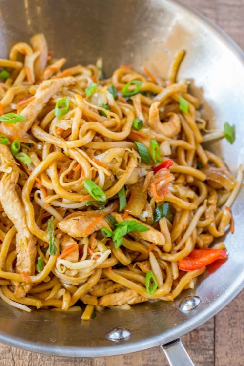 delectablefoods:Chicken Lo Mein With Chewy Chinese Egg...