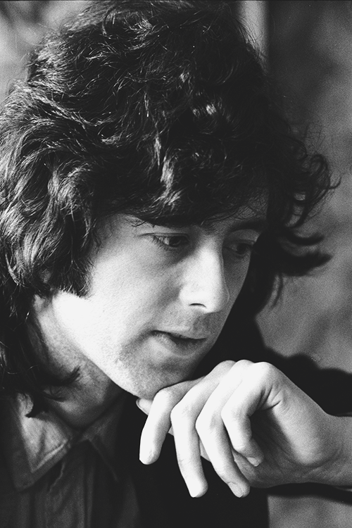 satya-:Jimmy Page photographed in London in 1973.HQ copy:...