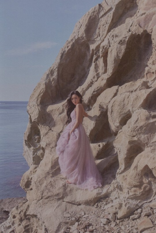 María photobook scans (cr 小J_玩在Korea)