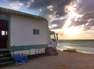 karate-and-friendship:<br /><br />Joe’s Truck House via Tiny House Swoon, photos taken by Ilan Nachum. <br />Alternative living is such a neat thing!<br />