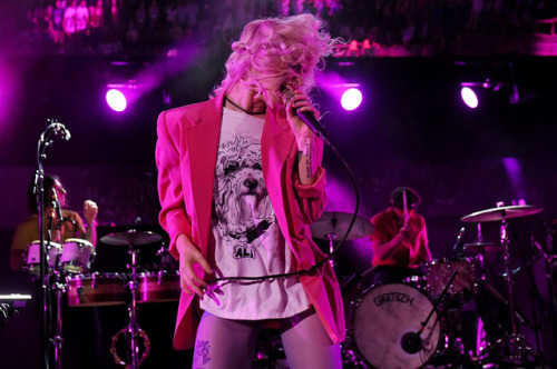 parawhore4ever:Paramore - Morrison, CO / Red Rocks...