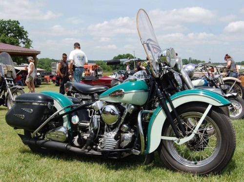 A VINTAGE HARLEYDAVIDSON MOTORCYCLE, and looking in great...