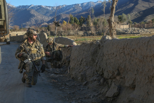 militaryarmament:Green Berets with 10th Special Forces Group...