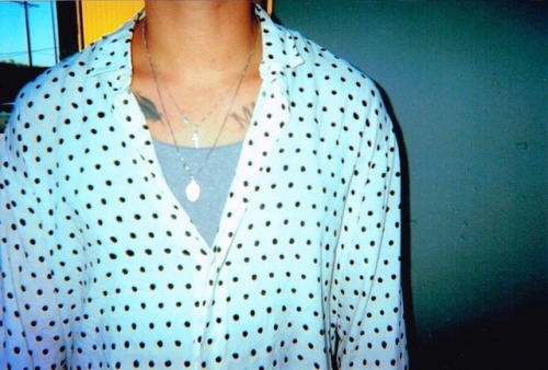 like wow the collar bones the tats ugh i love cal calum hood 5sos 5 seconds of summer michael clifford luke hemmings ashton irwin mine i wanna leave hickeys on his collar bones