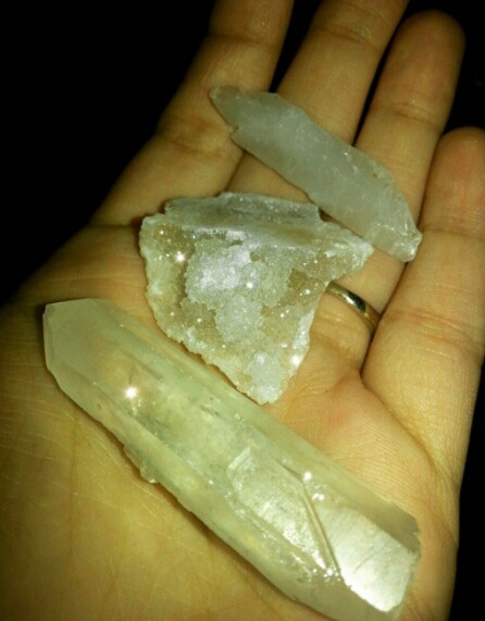 expand-this-reality:Added some more quartz to my collection ^~^