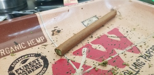 apt-420:Only @apt-420Twax blunt. Prefer joints but got to...