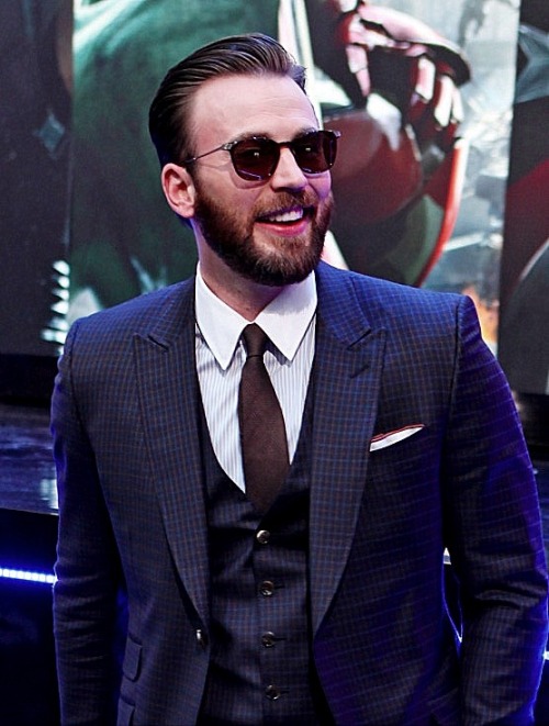 observantistic:Chris EvansPremiere of ‘The Avengers: Age Of...