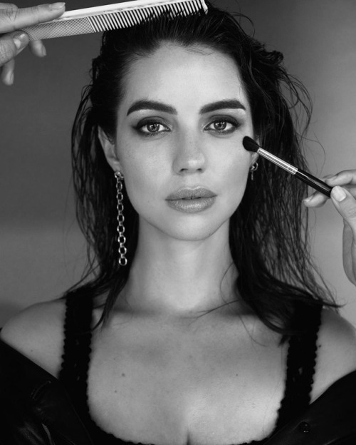 akanesource:adelaidekane  It takes a village 