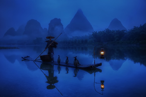 polychelles:Guilin fisherman photographed by Conor MacNeill