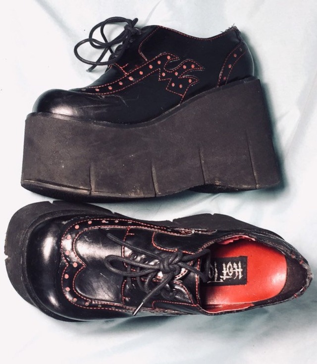 hot topic doc martens