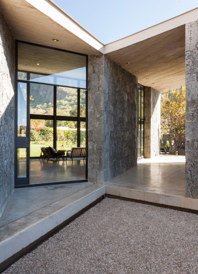 MA House / Cadaval  Sola-Morales