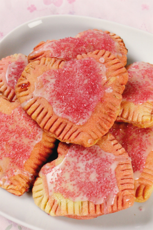 Vegan Strawberry Pop tarts (perfect for valentines day)Makes...