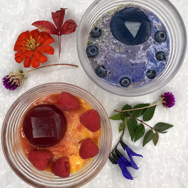 Happy 5th Birthday to Steven Universe! I’m celebrating with Ruby & Sapphire smoothie fusion bowls. (This counts as fanart, right?) ❤️ Ruby ❤️ Gem gummy: berry juice, agar-agar. Smoothie: frozen mango,...