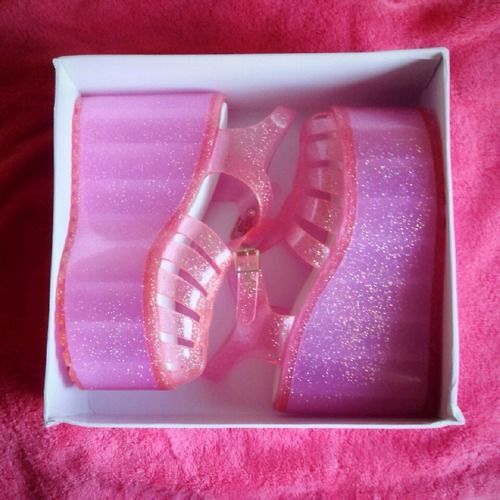 space-fairy-uhura:jelly toes