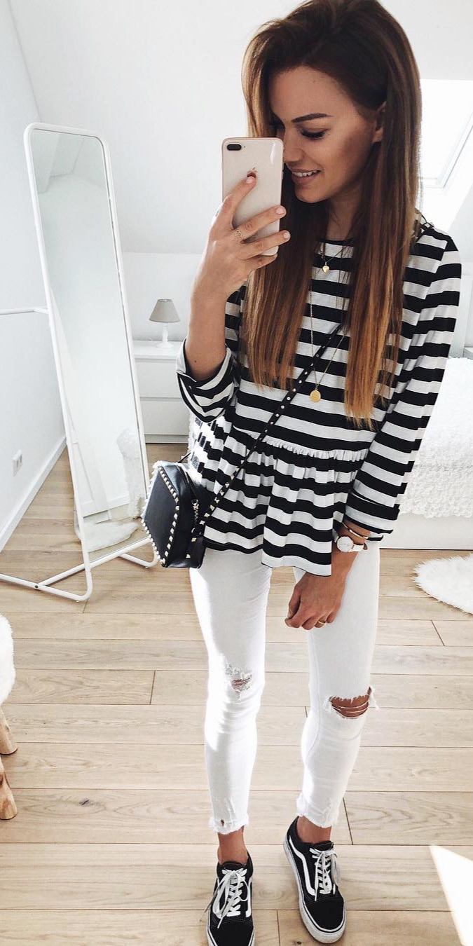 60+ Amazing Spring Outfit Ideas to Feel In Love With - celebrity gossip, cute outfits for teens, #Girls, #Photo schon wiedeeeer besteht mein Outfit aus Streifen , Streifengehenebenimmer Ich weuch einen tollen Start ins Wochenende...ich geh jetzt erstmal mit meinem Seine Runde spazieren , ootd , outfit , outfitinspiration , dailyoutfit , dailyoutfit , whitepants , stripes , friday , friyay , weekend 