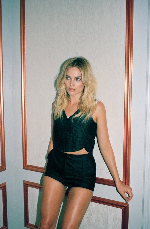 oystermag:
â€œ Margot Robbie Shot By Max Doyle For Oyster #108
â€