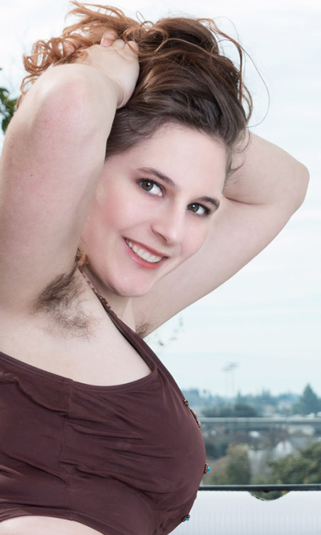 lovemywomenhairy:W(O)(O)W! what a rack to go with this gorgeous...