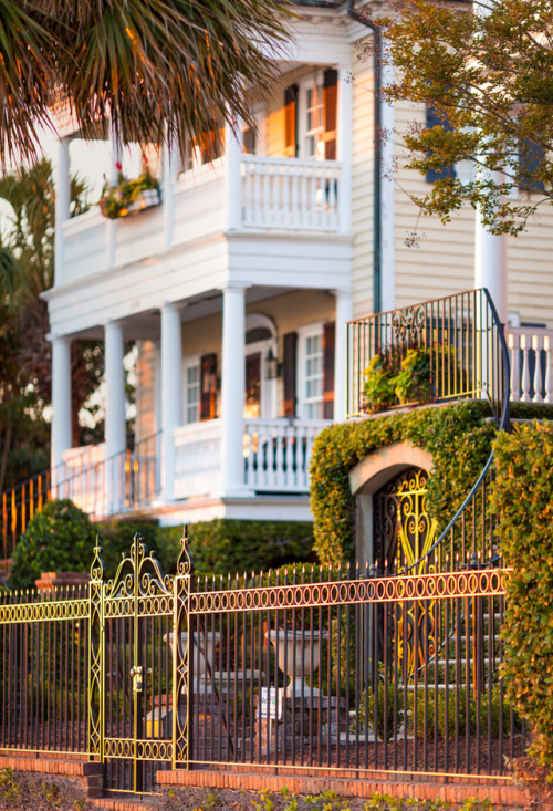 hueandeyephotography:House Fence along the Battery,...