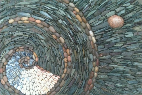 jedavu:Bricklayer Transforms Stone into Hypnotically Detailed...