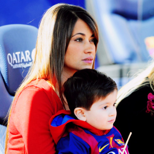 sergirobert: Antonella Roccuzzo and her son Thiago... - neymar jr