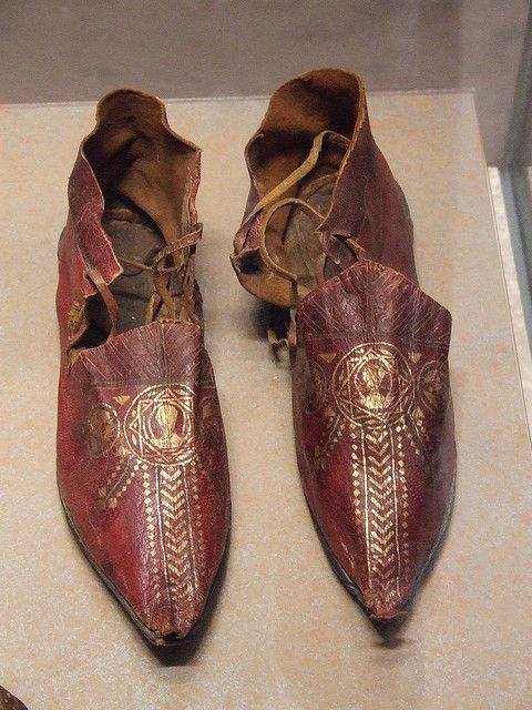 ancientorigins:12th-century pointed Byzantine shoes. British...