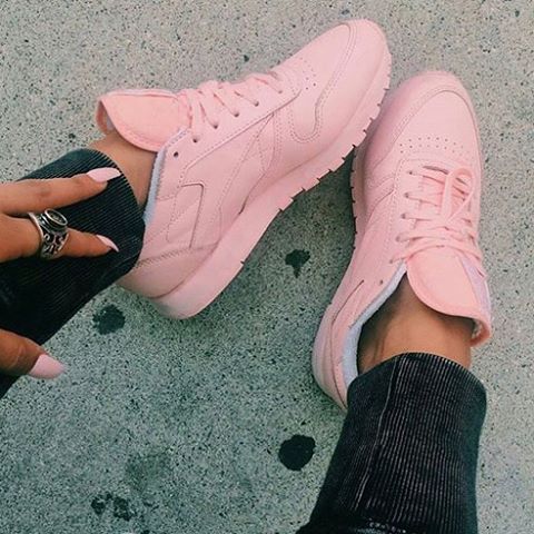 pink shoes on Tumblr