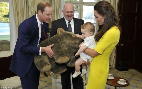 lichtenstrange:prenons:Prince George receives a giant...