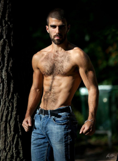 Hot lean hairy guy! Would he be considered an otter?