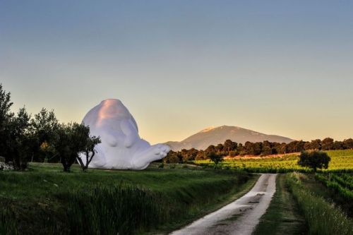 celesse:itscolossal:Amanda Parer’s Giant Inflatable Rabbits...