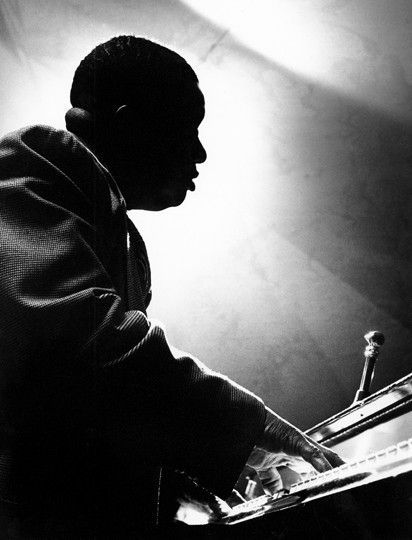 didierleclair:
“ART TATUM, AN ALL JAZZ ORCHESTRA
ON THE TIP OF HIS FINGERS…Art Tatum, jazz mastersource: pinterest.com
”