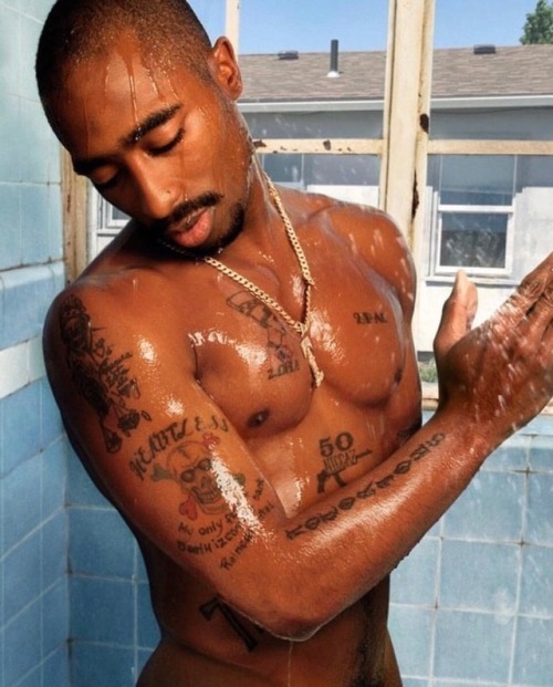 creamgetdamoney2:Tupac, as shot by David LaChapelle