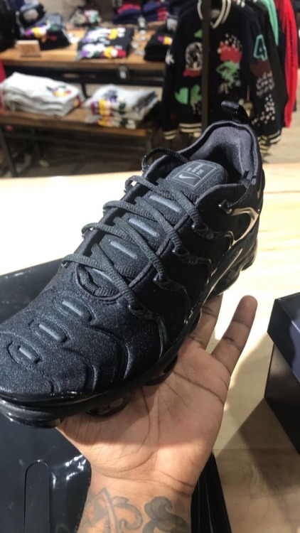 slowxlove:hi-imkingdavid:These new vapormax ultras are so...