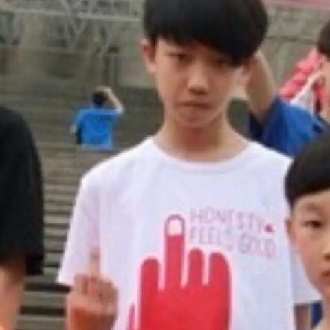 lunejun:My new aesthetic is edgy fetus Minghao