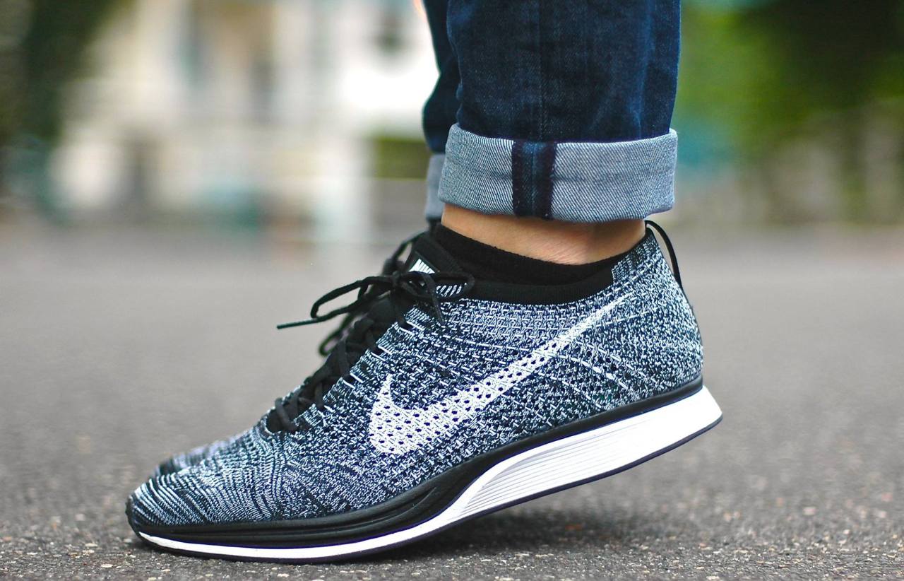 nike flynit racer oreo