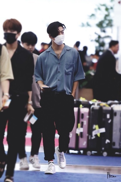 yourdailyyongguk:Yongguk’s airport styles are always on point...