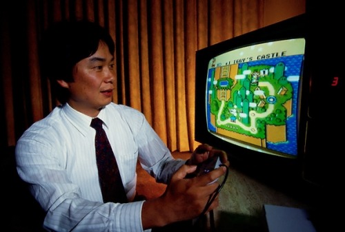 suppermariobroth:Miyamoto playing Super Mario World. (Source)