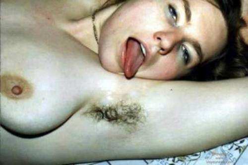 xhairypits:Would you like to join her and lick?