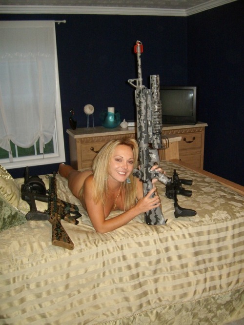 lindseylovehands:More fun with guns……