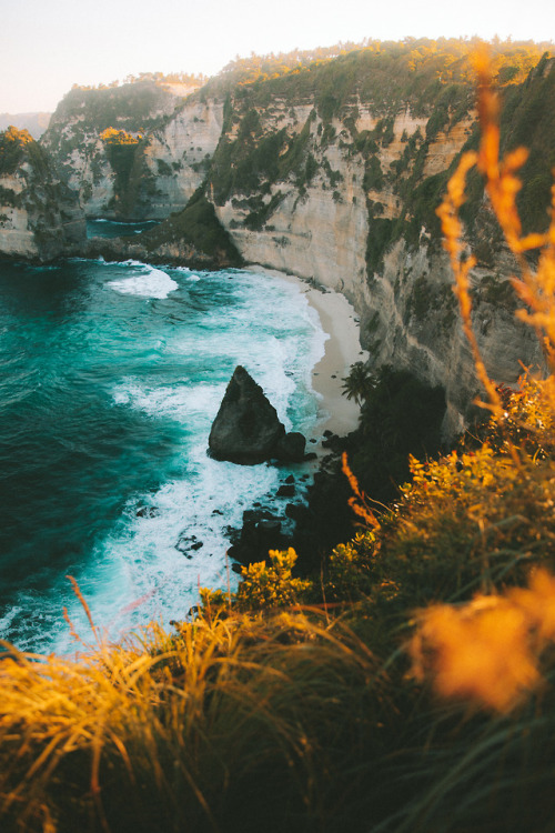 thecraziethewizard:Nusa Penida, Indonesiaby Jeremiah...