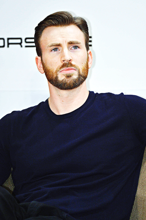 vikander: Chris Evans attends a press conference... | Chris Evans Fangirls