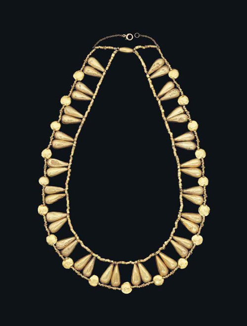 archaicwonder:Egyptian Gold Necklace, New Kingdom, 18th...