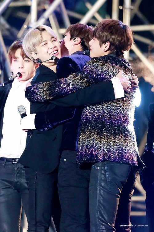 bts group hugs Tumblr