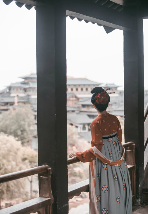 changan-moon:Traditional Chinese hanfu “ from behind in...