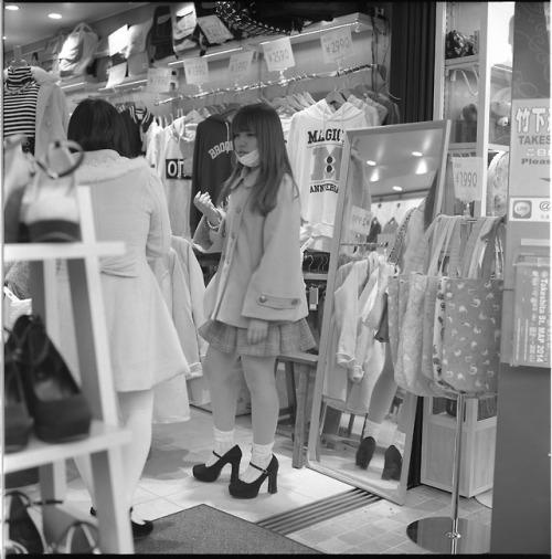 title   harajuku/winter/at a clothing store